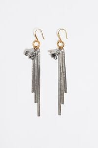 Dark silver chains and flowers earrings