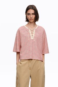 Red striped adjustable crew neck T-shirt