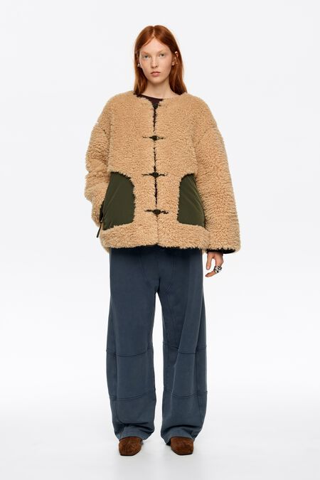 Bimba y Lola Chaquetón pelo alamares camel de Bimba y Lola en Bimba y Lola -50% - chollo verificado · Estilyo