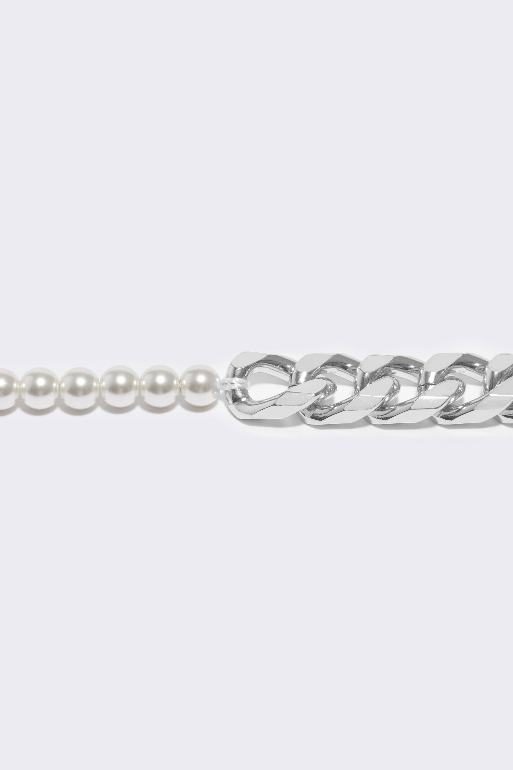 Silver chain pearl necklace