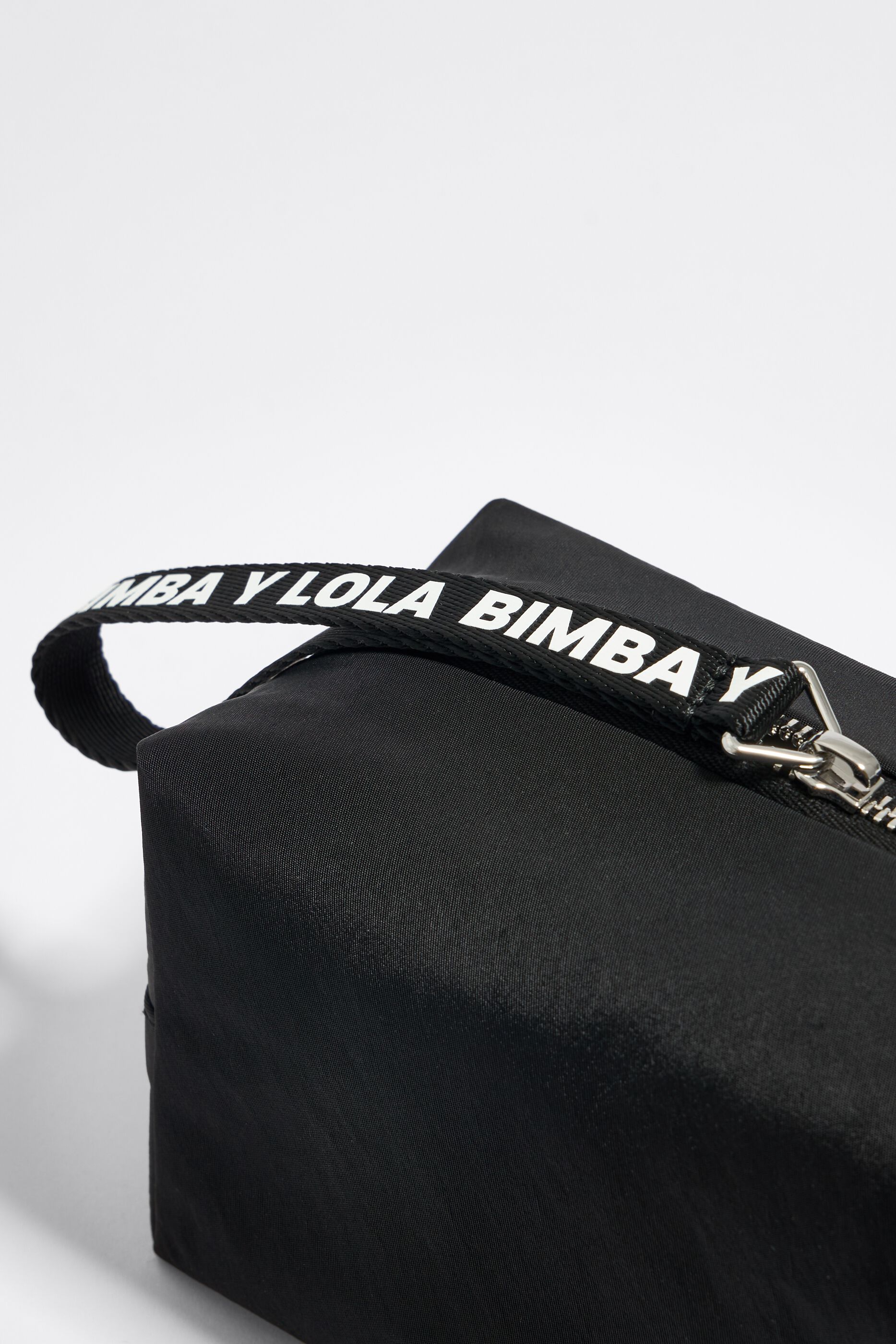 Neceser nylon negro