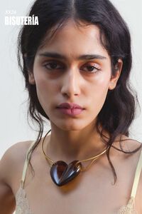Collar choker coraz&oacute;n resina &aacute;mbar