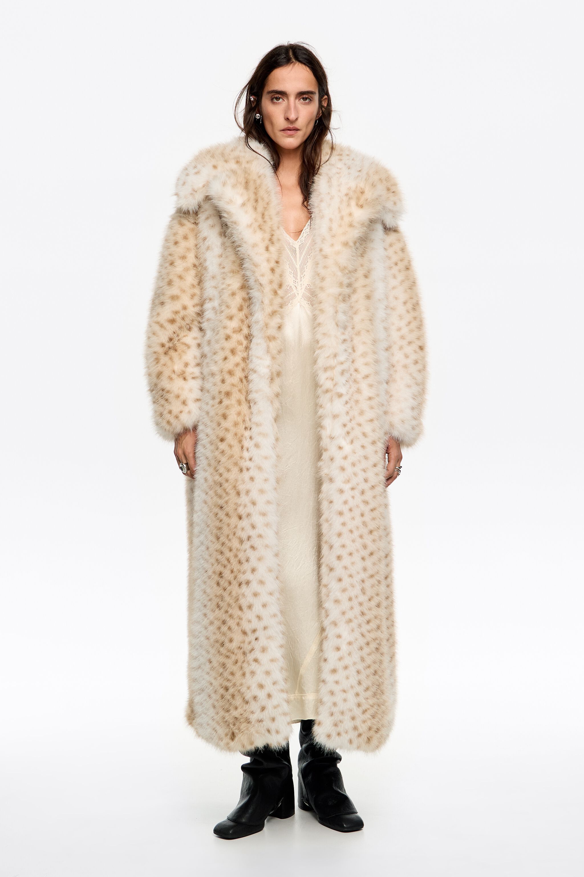 BEGELM ビジルム fake fur long gown ivory 252BR0460_10060_D_2.jpg?sw=1440