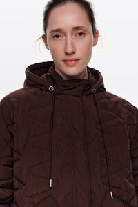 Gabardina curta li&ntilde;a A acolchada chocolate