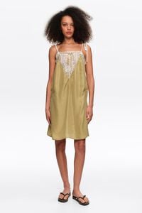 Robe courte en soie verte &agrave; bretelles