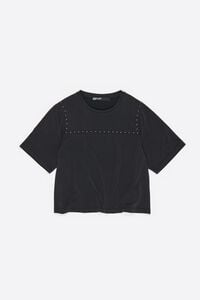 Camiseta boxy remaches met&aacute;licos negro lavado