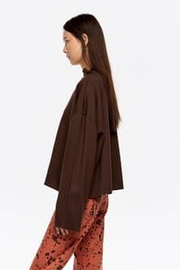 Camiseta punto roma cuello subido marr&oacute;n oscuro