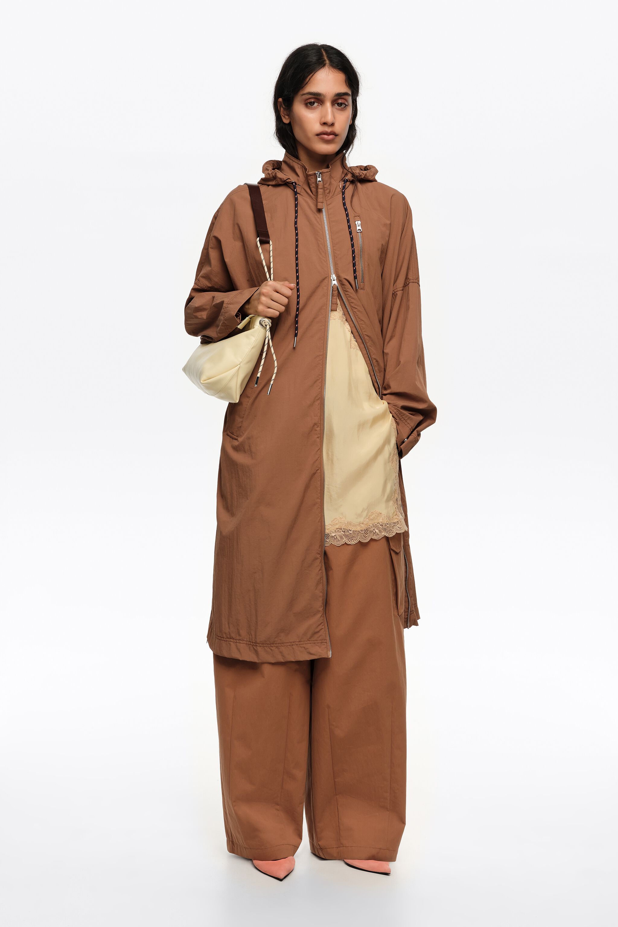 Long light brown fluid trench