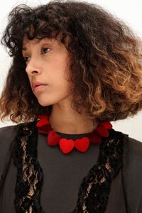 Collar corazones flocado rojo