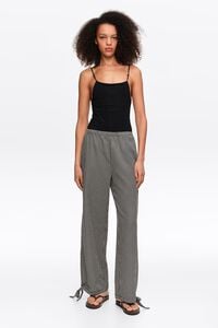 Pantal&oacute;n tobillos ajustables cuadros negro