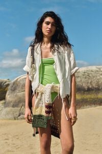 Ba&ntilde;ador verde con contorno a contraste blanco