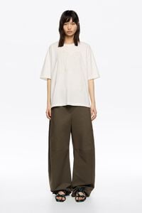 Pantal&oacute;n barrel ajustable caqui oscuro