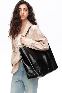 Shiny black leather maxi shopper bag