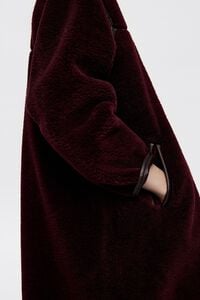 Abrigo largo medio recto pelo burdeos