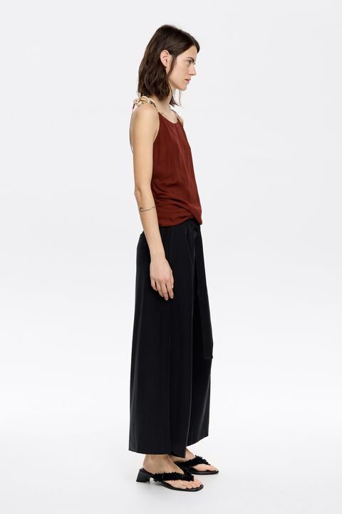 Pantalón campana tobillero negro