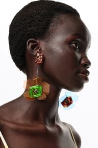 Pendientes con flores multicolor y resinas transparentes