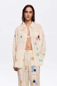 Біла сорочка з контрастною вишивкою