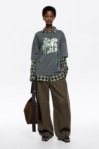 Camiseta logo lazo gris claro