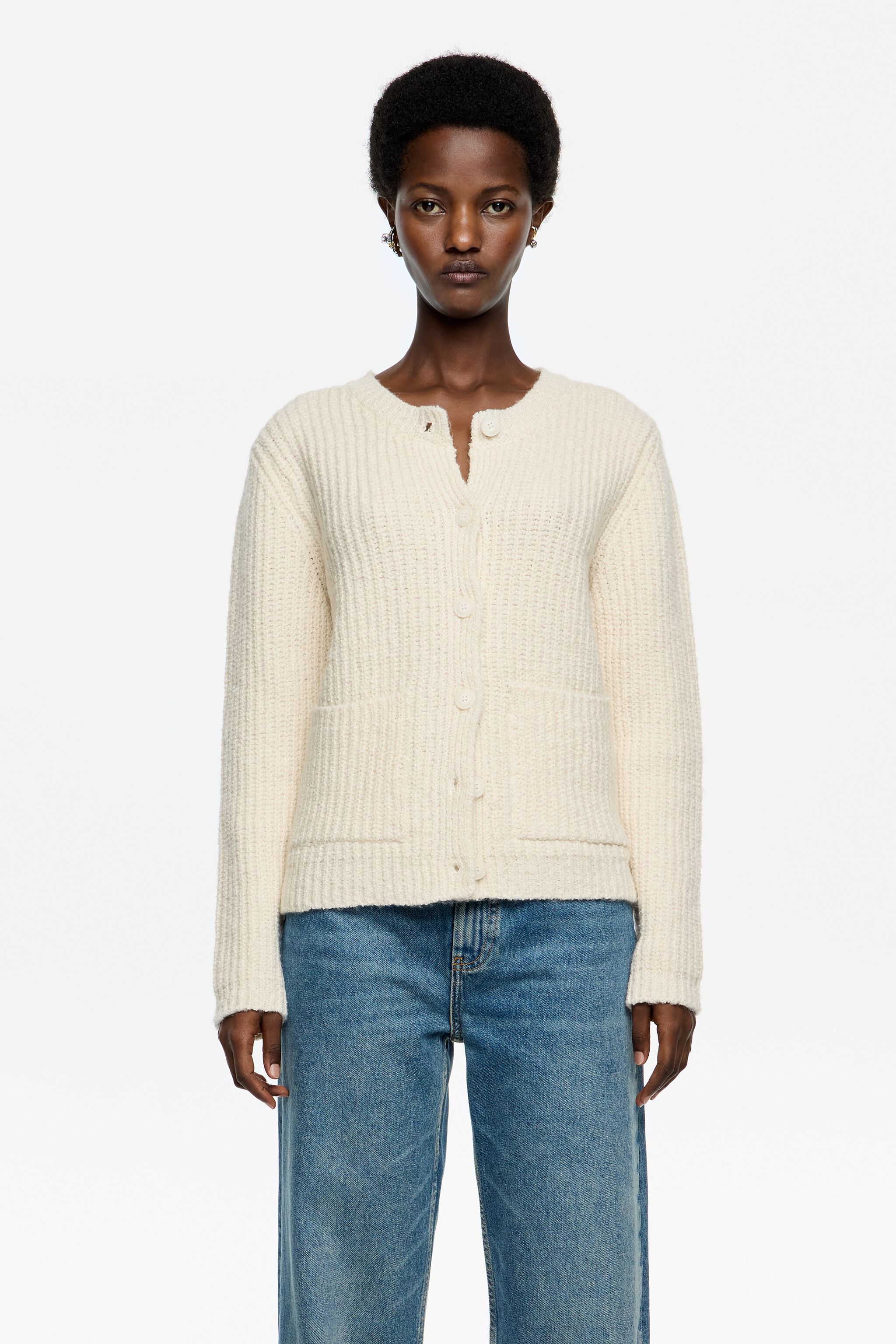 Short ivory fitted cardigan