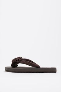 Chancla flip flop crochet flor chocolate