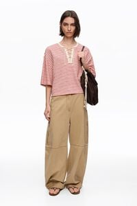 Camiseta escote caja ajustable rayas roja