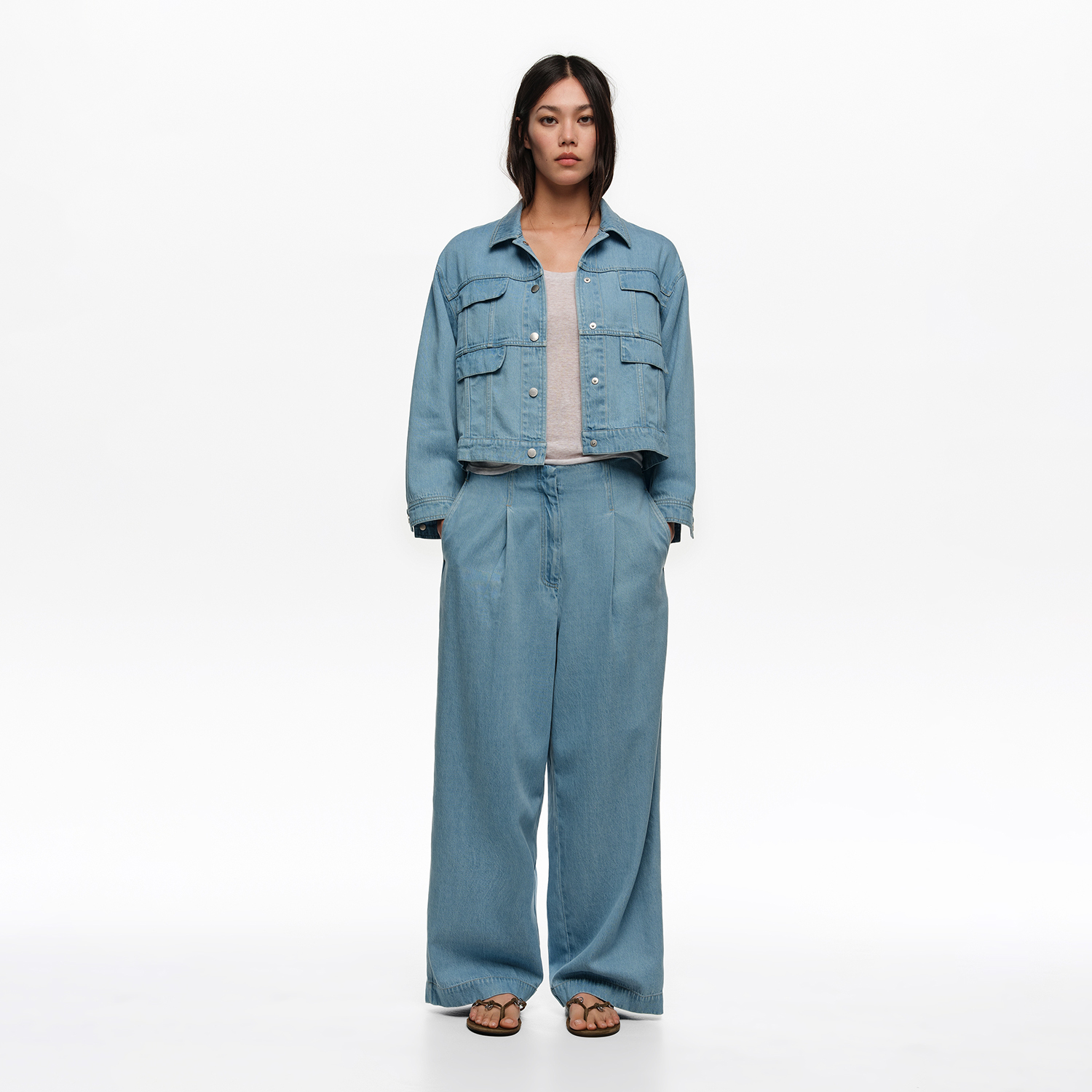 Spodnie proste zaszewki denim lejące jasnoniebieskie