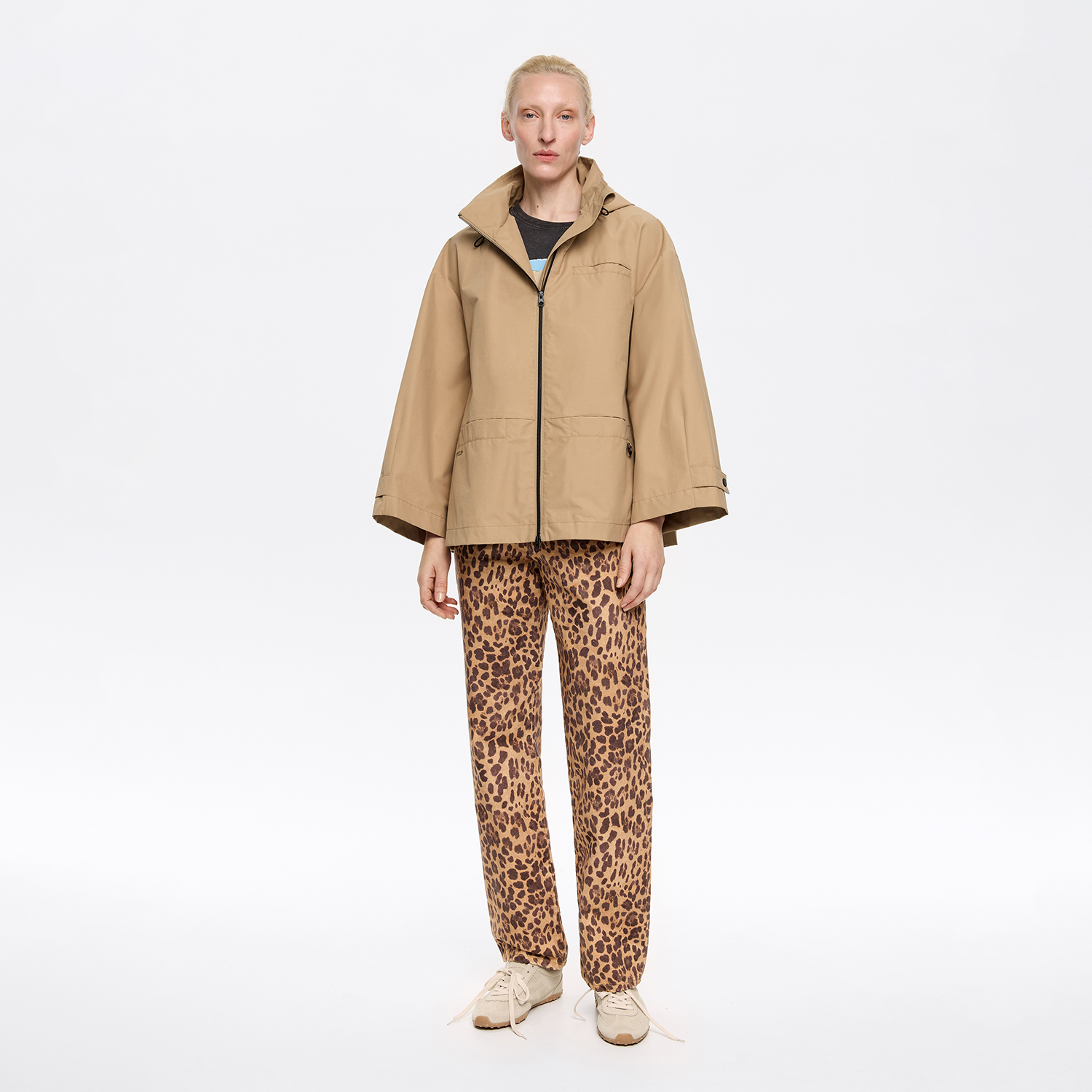 Trencz litera A camel