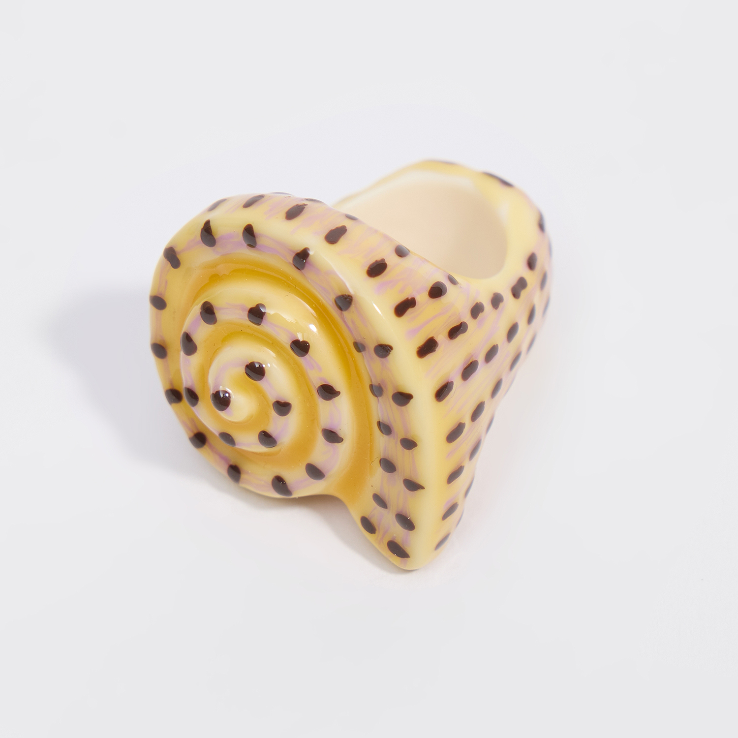 Bimba Y Lola Ivory Enameled Resin Seashell Ring