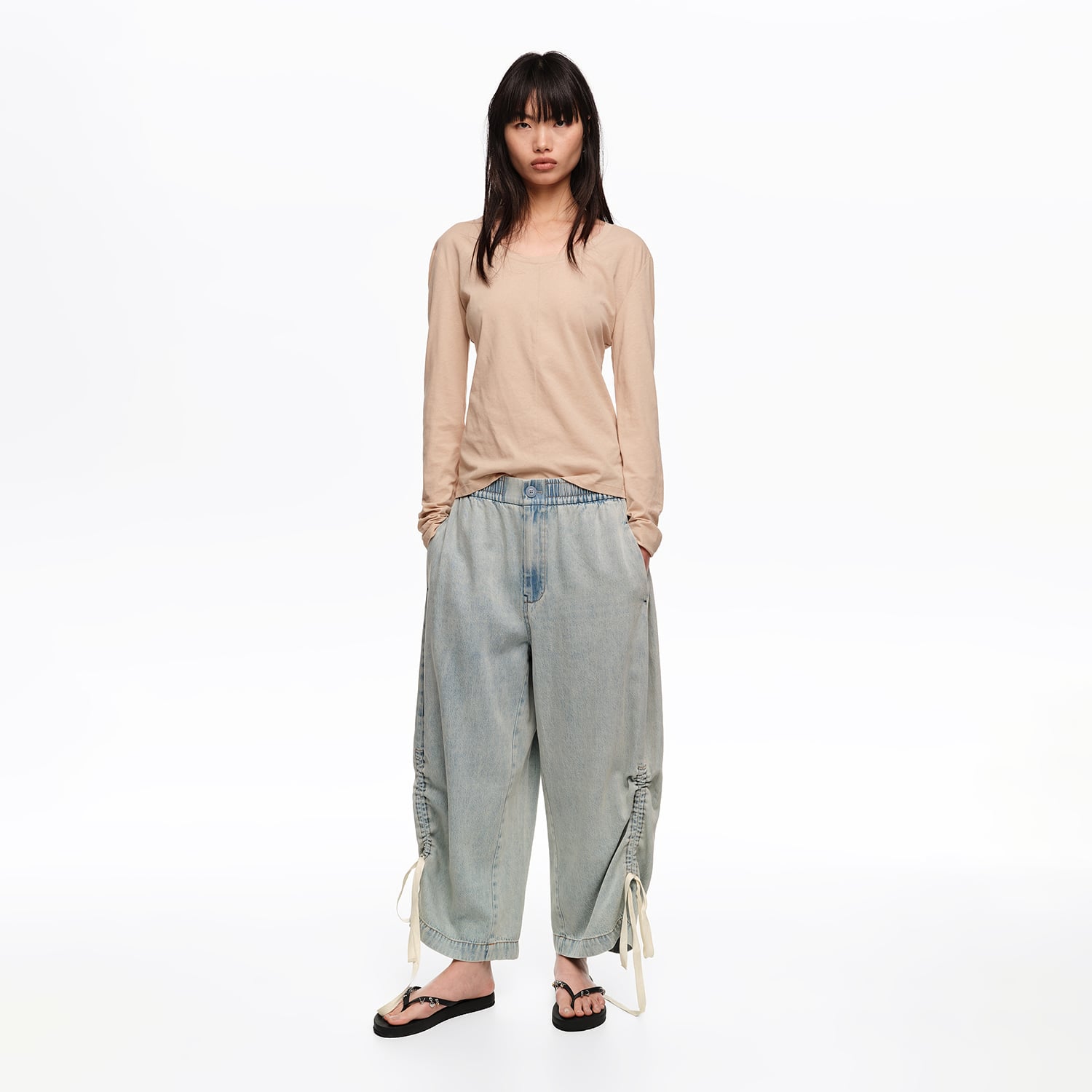 Spodnie jogger marszczone denim jasnoniebieskie