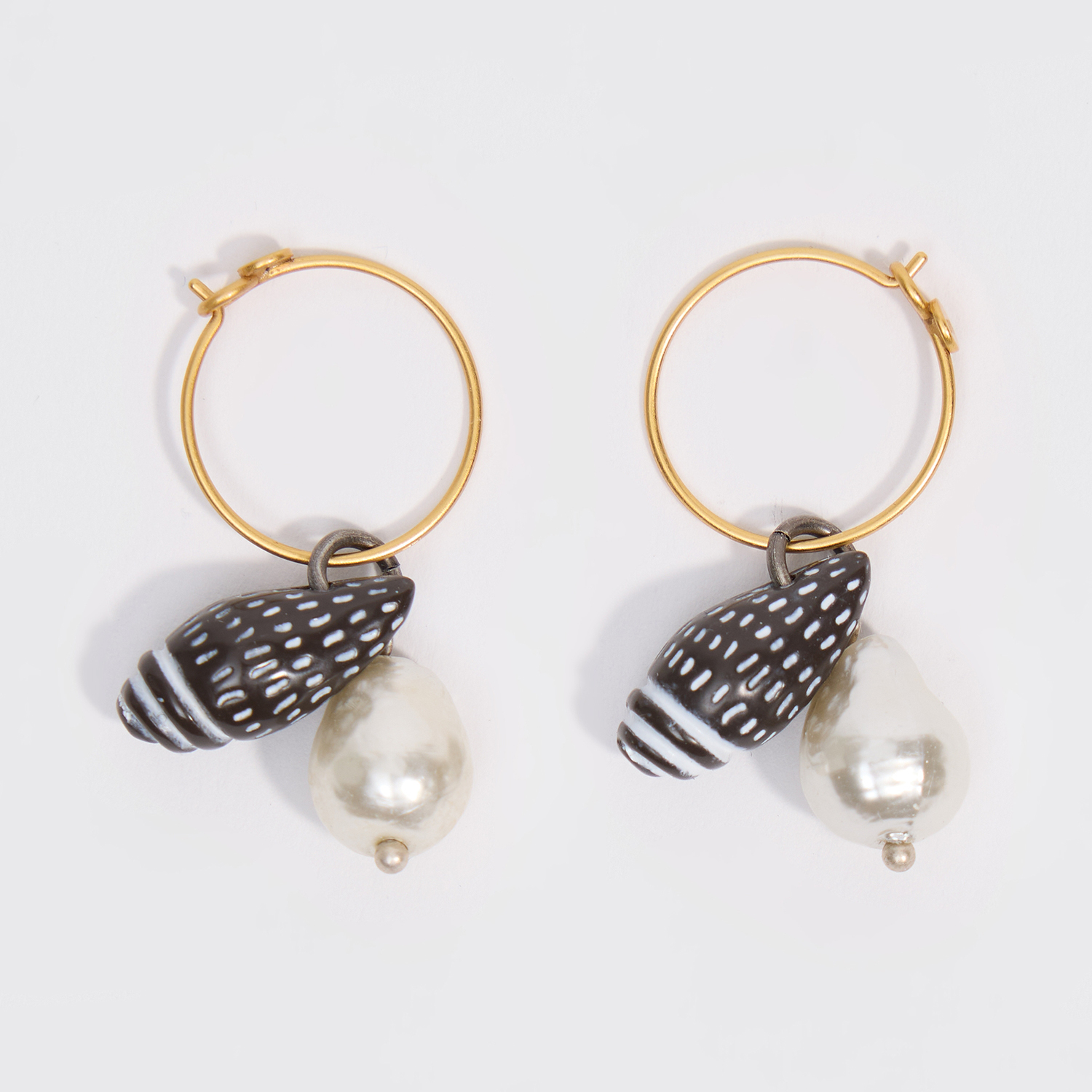 Bimba Y Lola Black Seashell And Pearl Golden Hoop Earrings